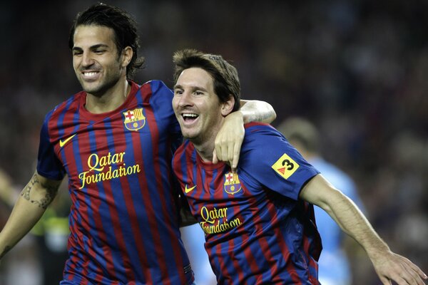 Le star di Barcellona Lionel Messi e Cesc Fàbregas si rallegrano della vittoria