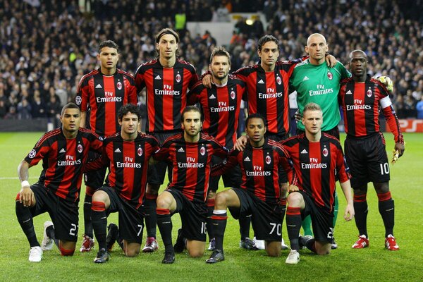 Football, photo d équipe sur le terrain, athlètes