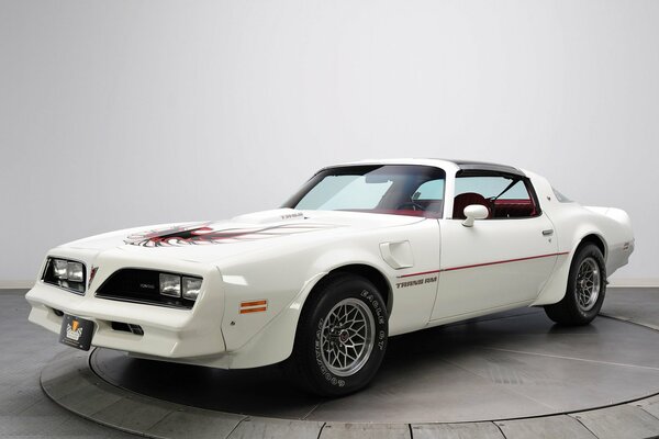 A white Pontiac stands on the exhibition stand