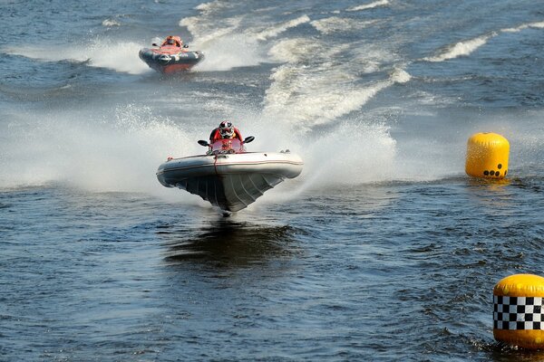 Course sur les bateaux-un sport nautique fascinant