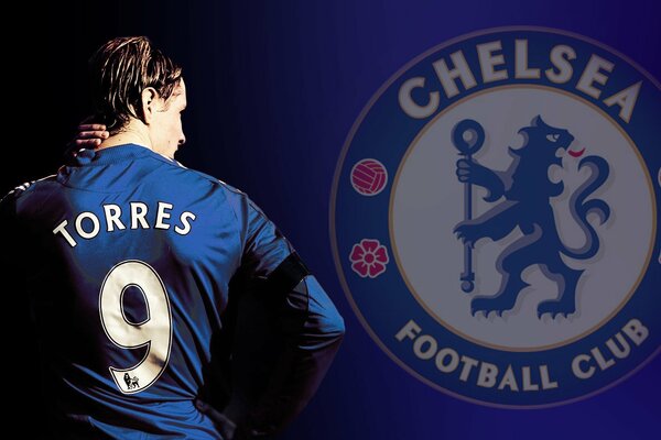 Fernando Torres steht mit dem Rücken vor dem Hintergrund des Chelsea-Emblems