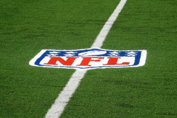 Boisko do piłki nożnej z logo NFL