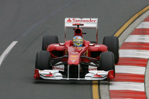 Voiture de course sur la piste