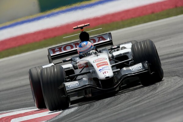 Jenson Button sur le circuit de formule un