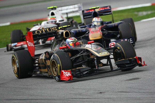 Auto sul circuito di Formula Uno