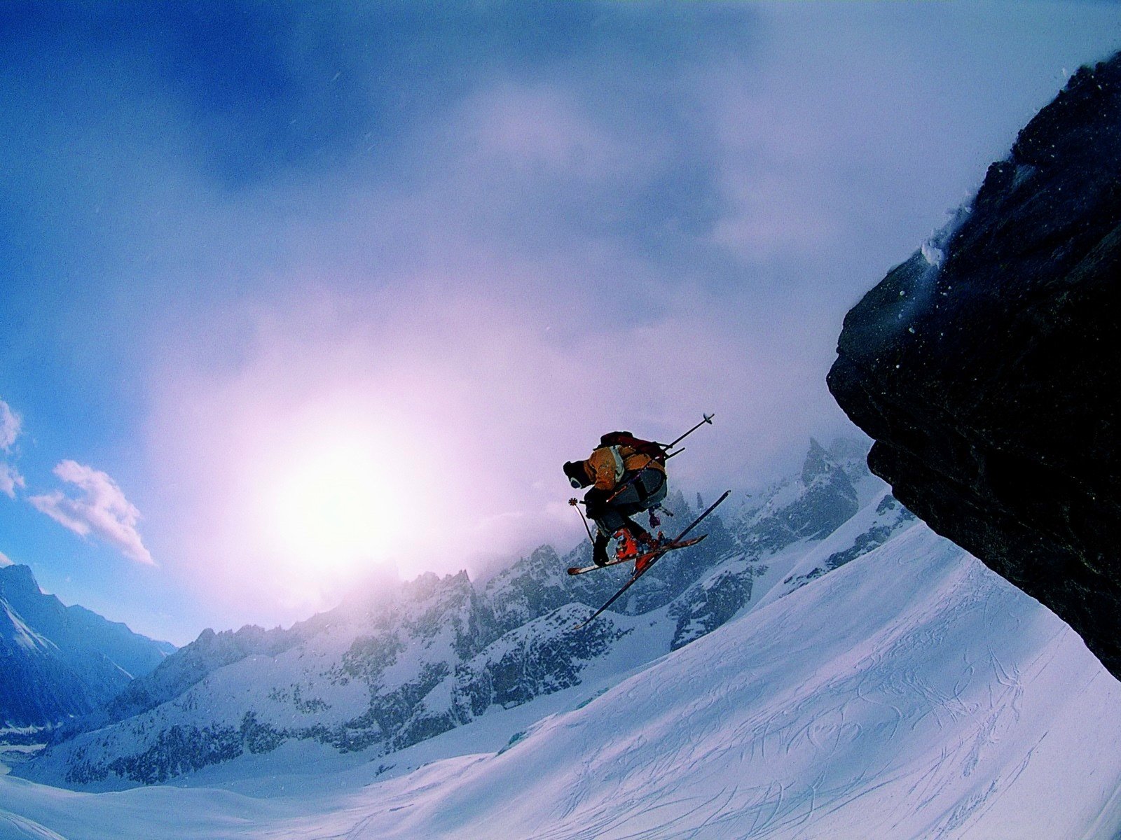 montagne neige skieur