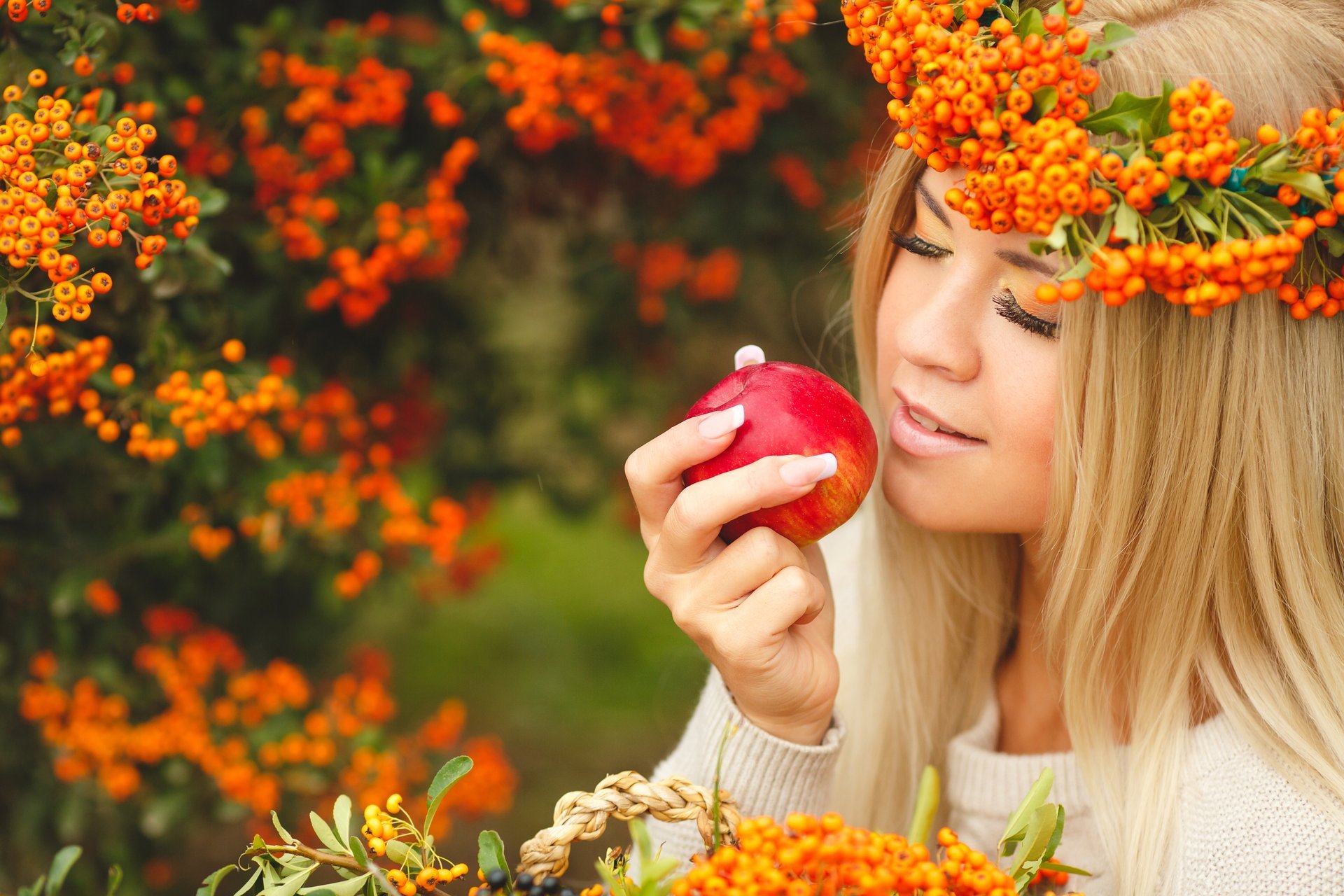 eberesche äpfel mädchen make-up kranz