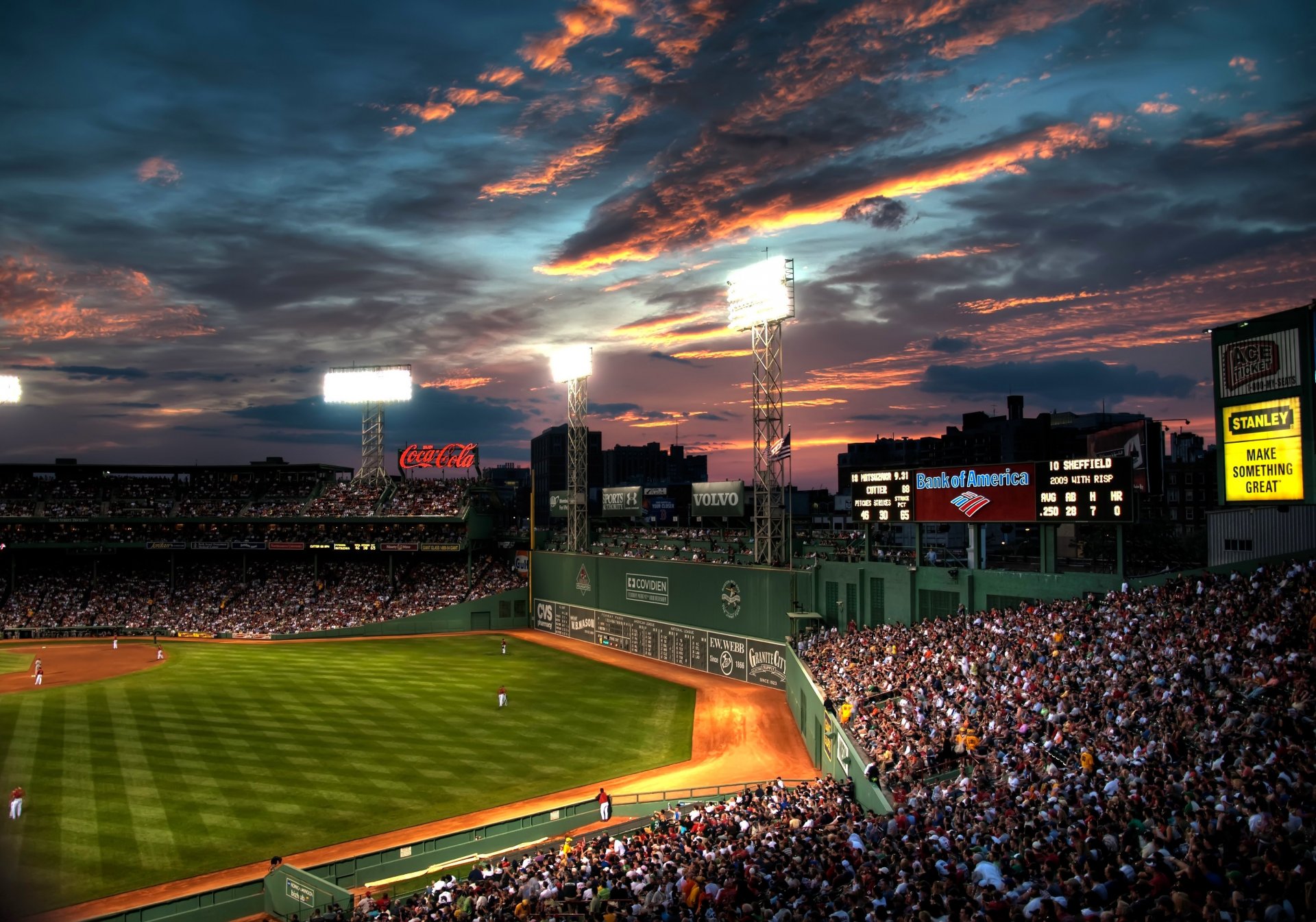 fenway parque boston beysball béisbol gente nubes