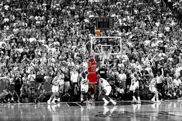 Foto en blanco y negro de la final del juego de baloncesto Chicago vs Utah en 1998