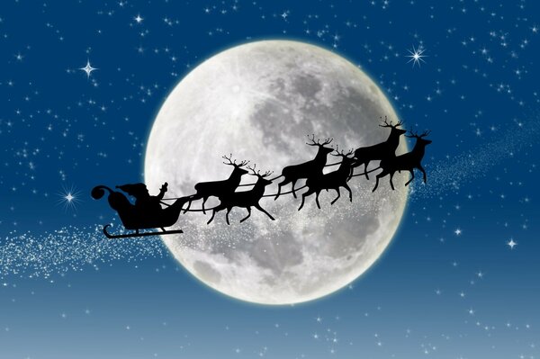 Sylwetka sań i szóstek reniferów Świętego Mikołaja na tle pełni księżyca