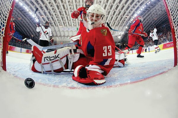 The goalkeeper who missed the puck and crystal ice