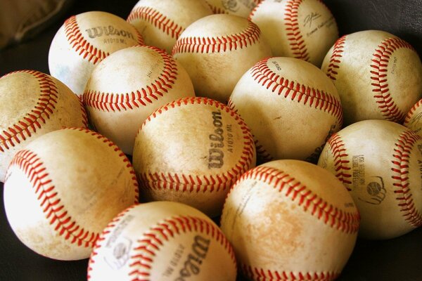 Balles de baseball, beaucoup de petites balles