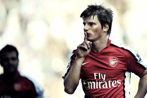 Berühmte Sportler Fußballspieler Arshavin Wallpaper für Handy