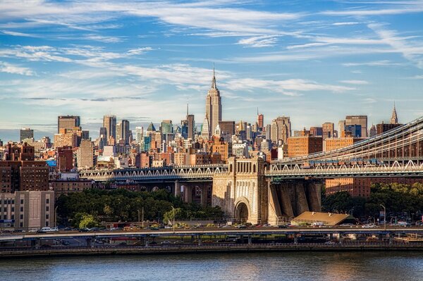 Puente de Brooklyn en nueva York en el área de Manhattan
