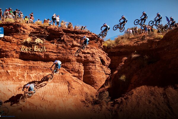 Carreras profesionales de bicicletas en el desierto