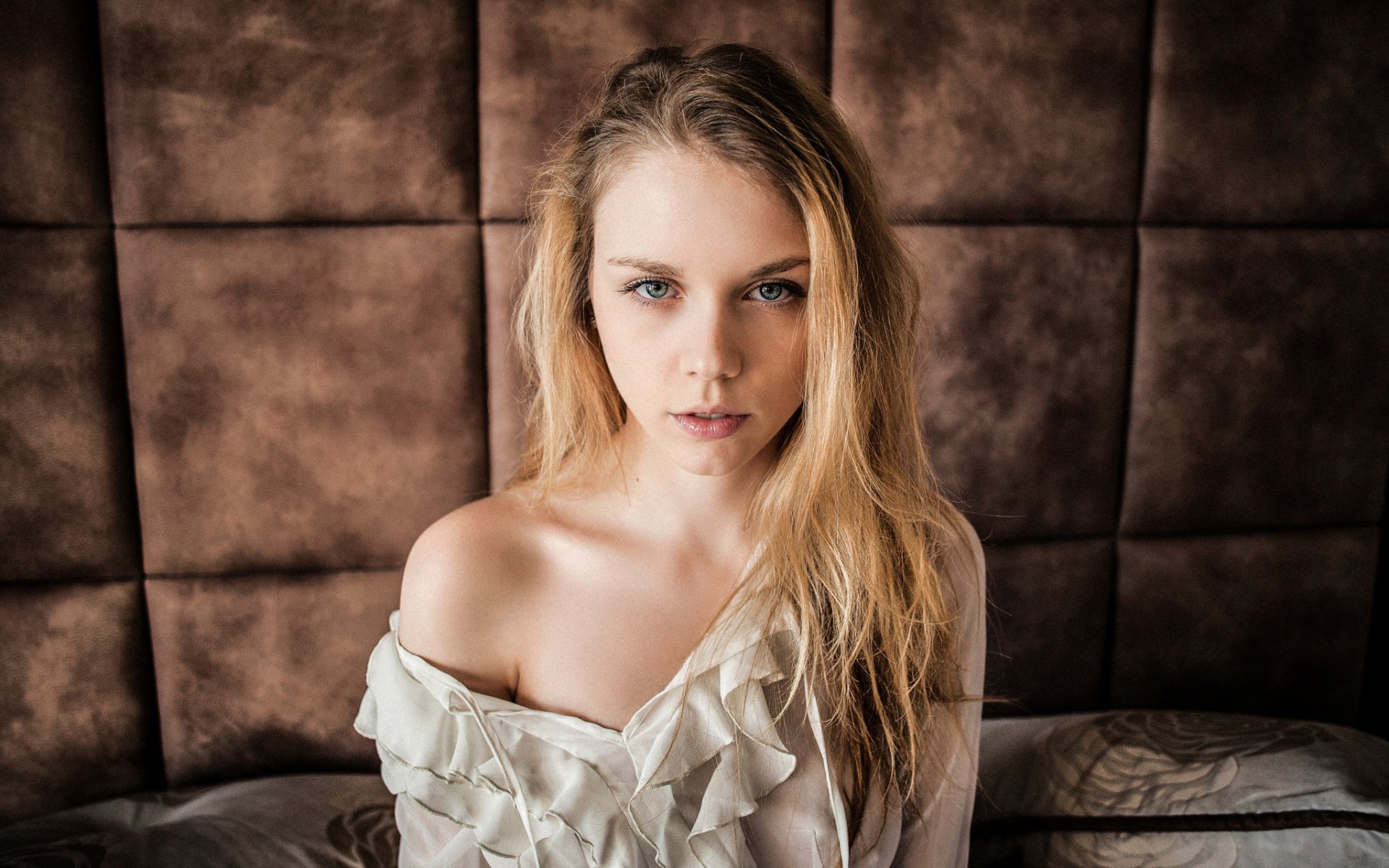 valya valusha valentine portrait vue épaule charme