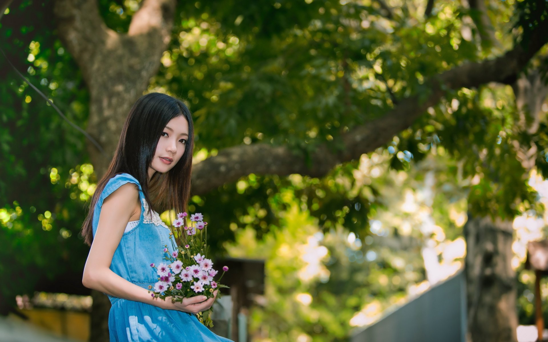 fille asiatique fleurs humeur