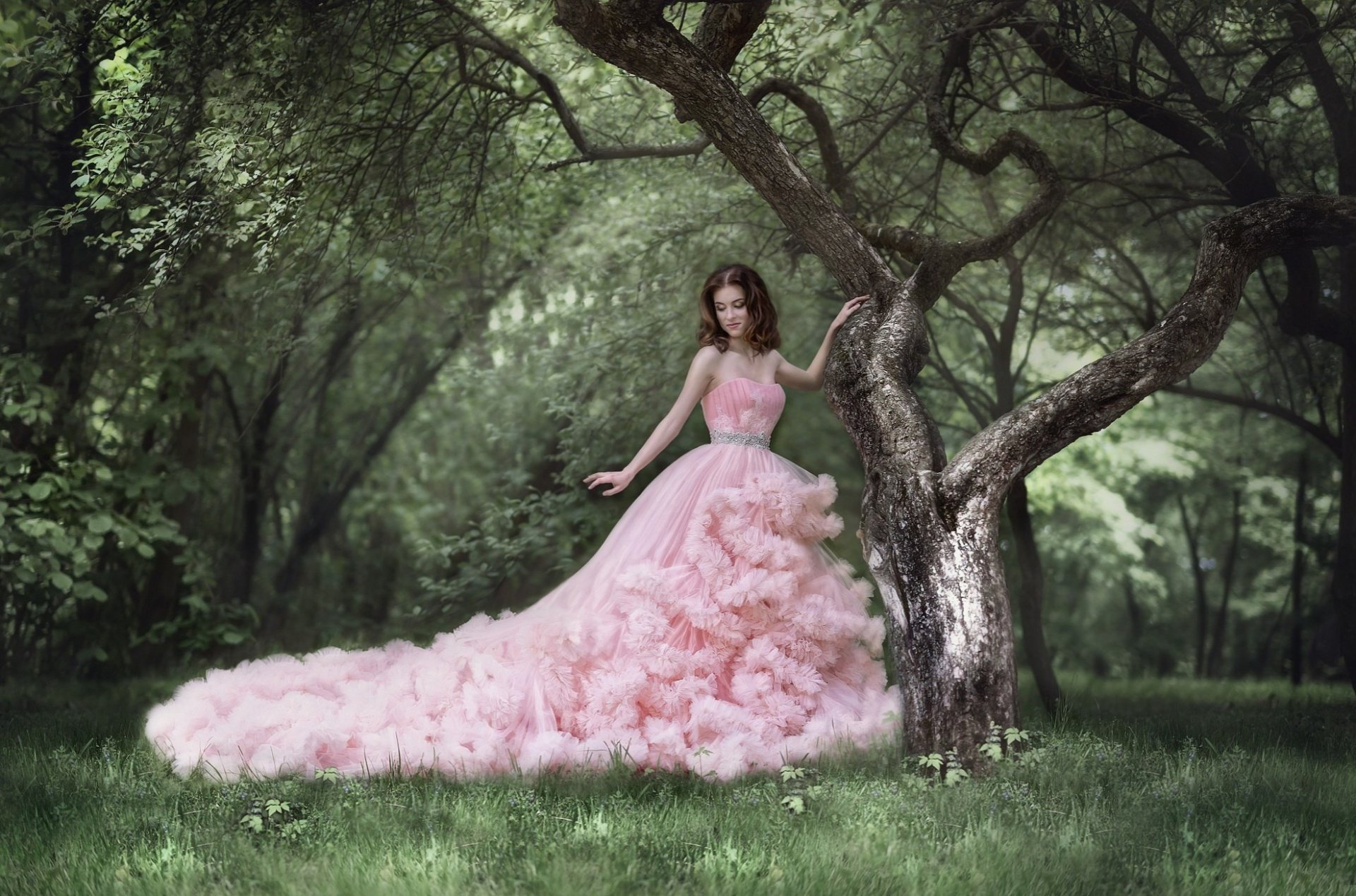 mädchen braunhaarige kleid baum park