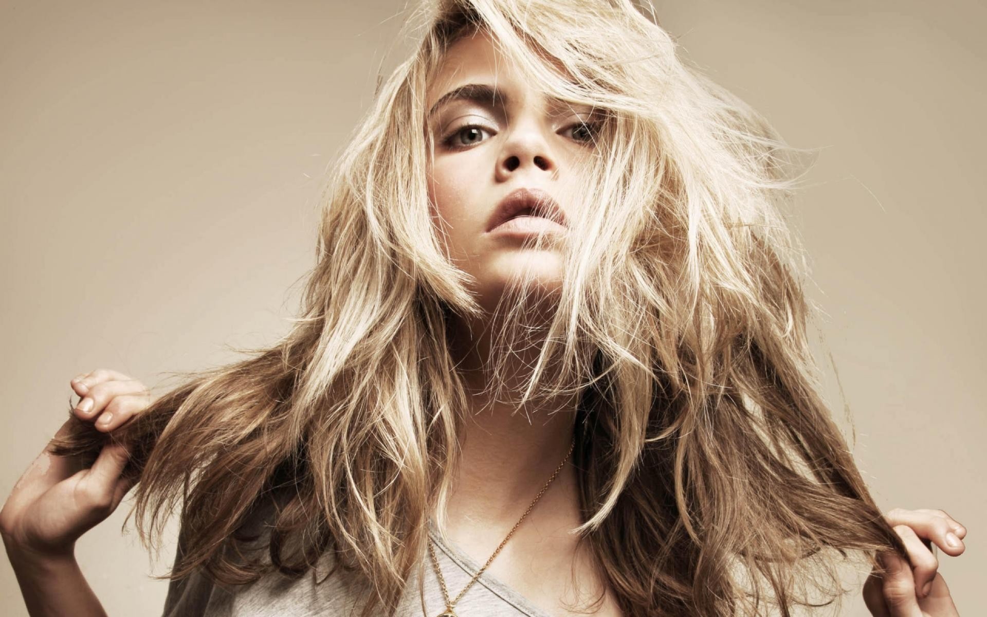 cara delevingne model actress blonde face hair view