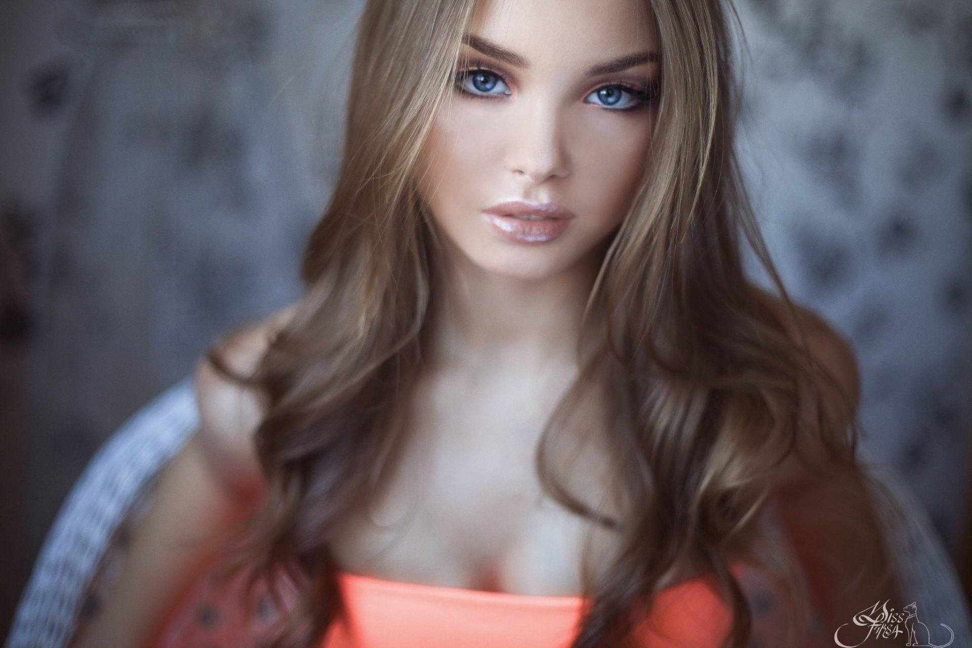 kseniya pocherney photographer beauty face view tender lips blue eye