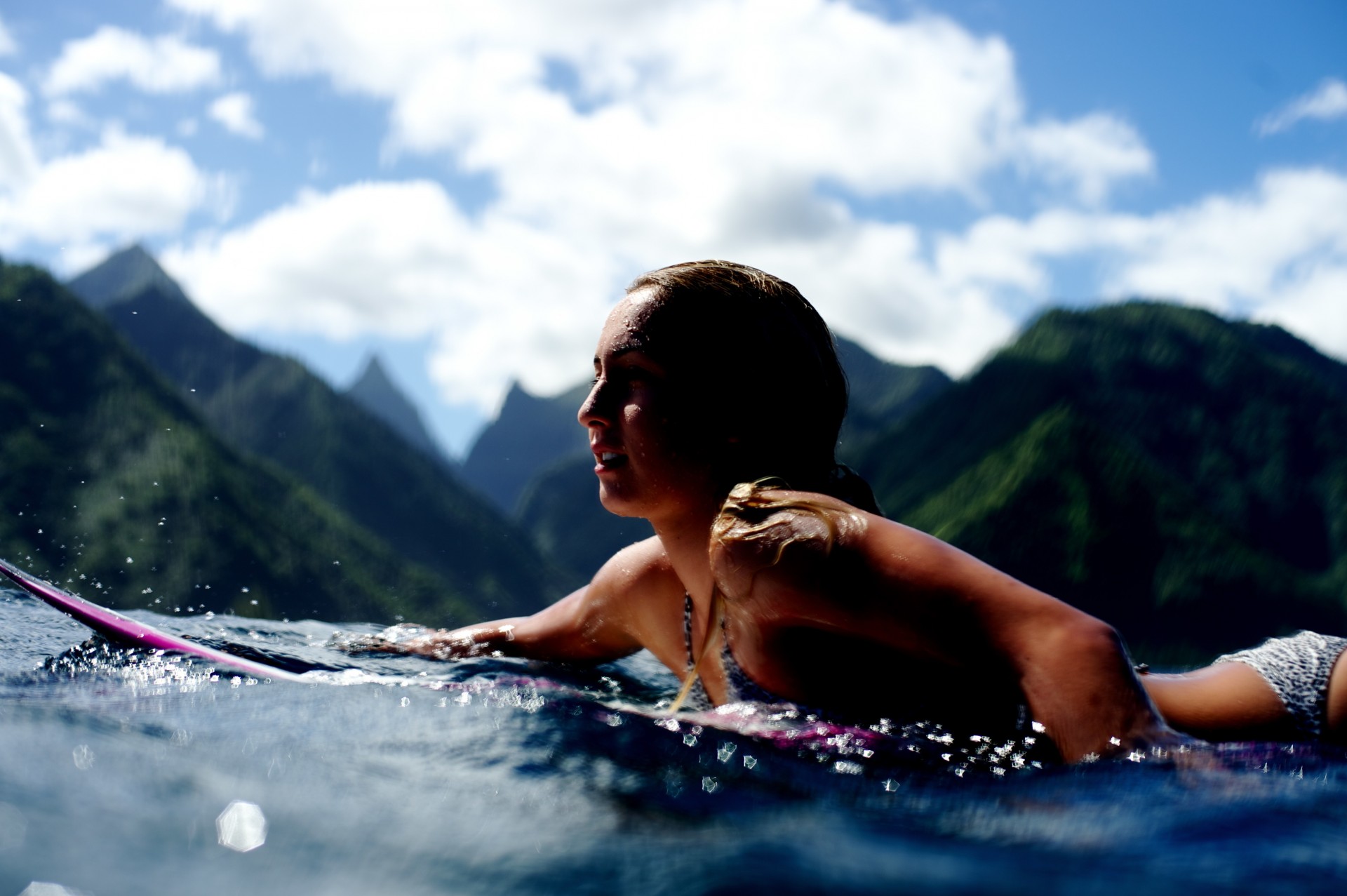 urfing girl sports ocean