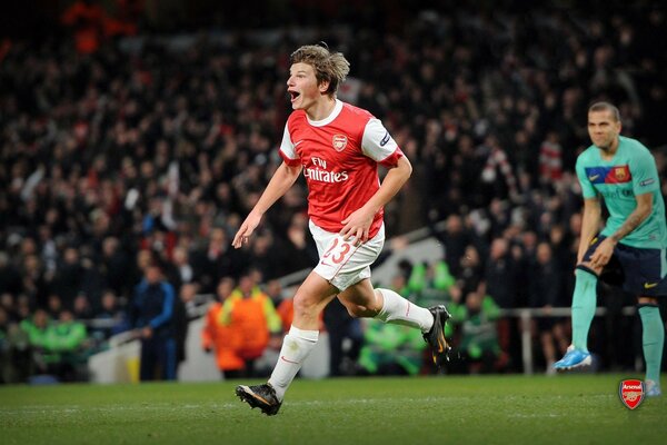 Andrei Arshavin gioca per L Arsenal