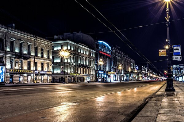 Nuit Nevsky PPR de Saint-Pétersbourg