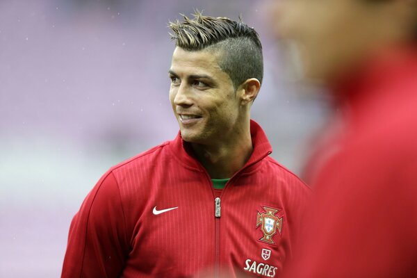 Porträt des Fußballspielers Cristan Ronaldo in Uniform