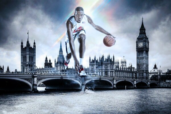 Giocatore di basket con la palla sullo sfondo del fiume a Londen