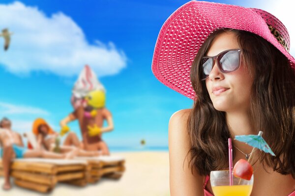 Dziewczyna z brązowymi włosami w okularach przeciwsłonecznych Pie koktajl na plaży