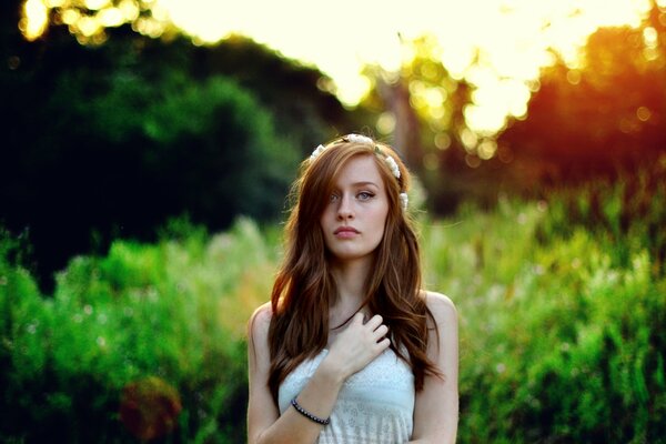 Belle fille avec une Couronne mignonne