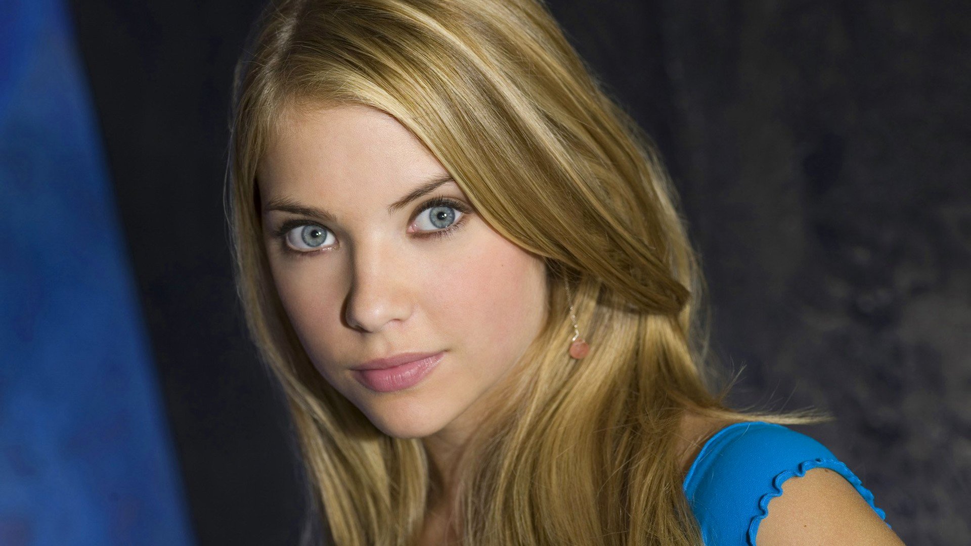 ashley benson blondynka twarz spojrzenie