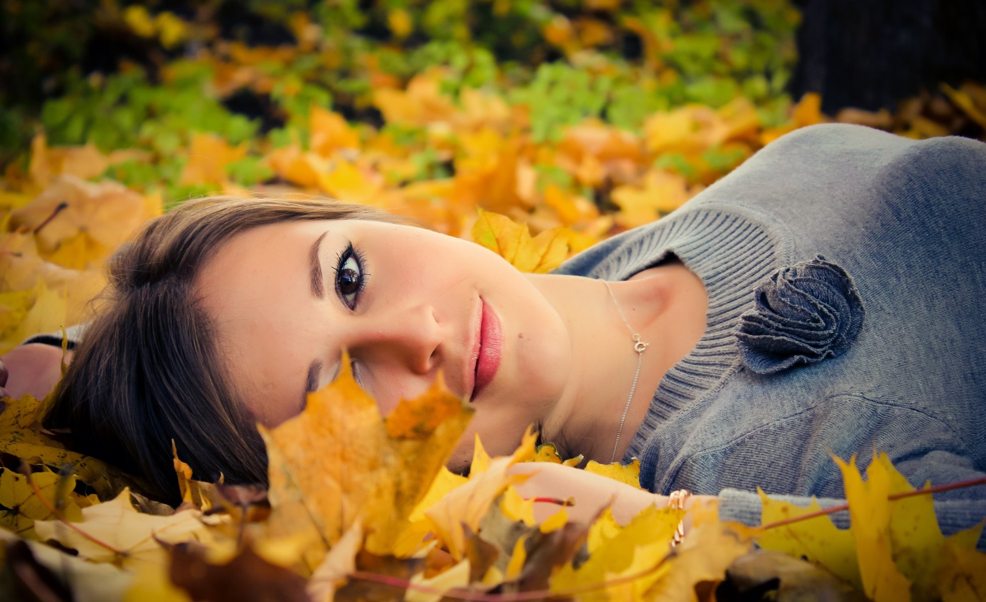 girl view autumn leaves pose