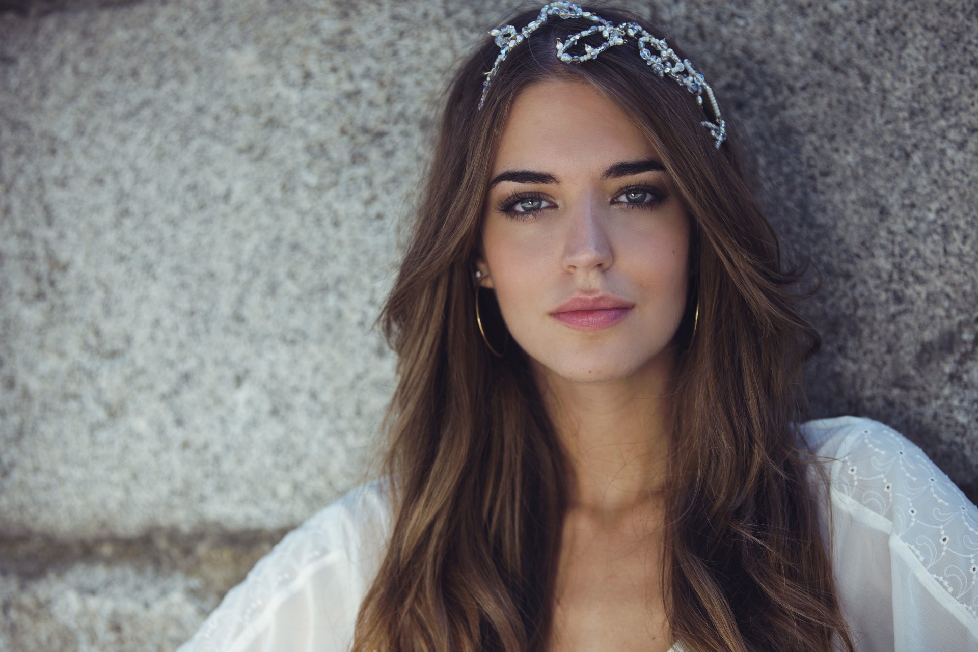 clara alonso girl model face view make-up