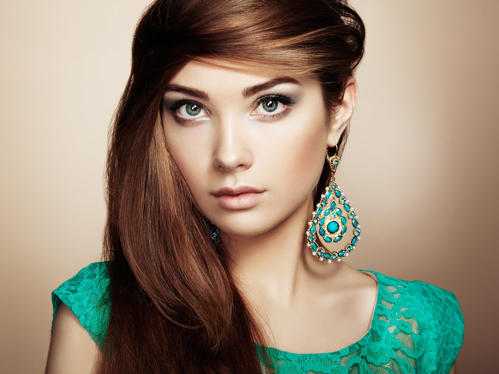 girl hair style bang make-up view earrings model