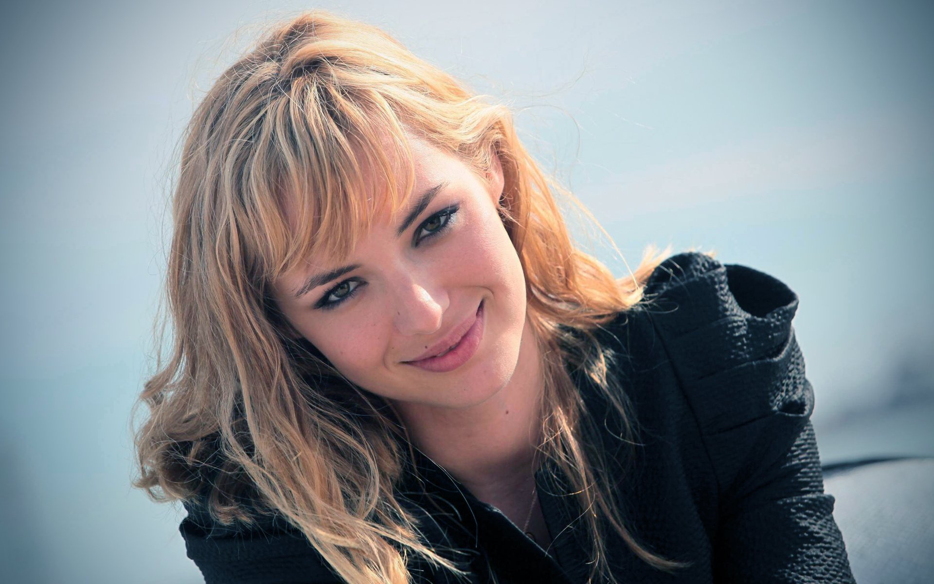 louise bourgoin louise bourgoin actress smile