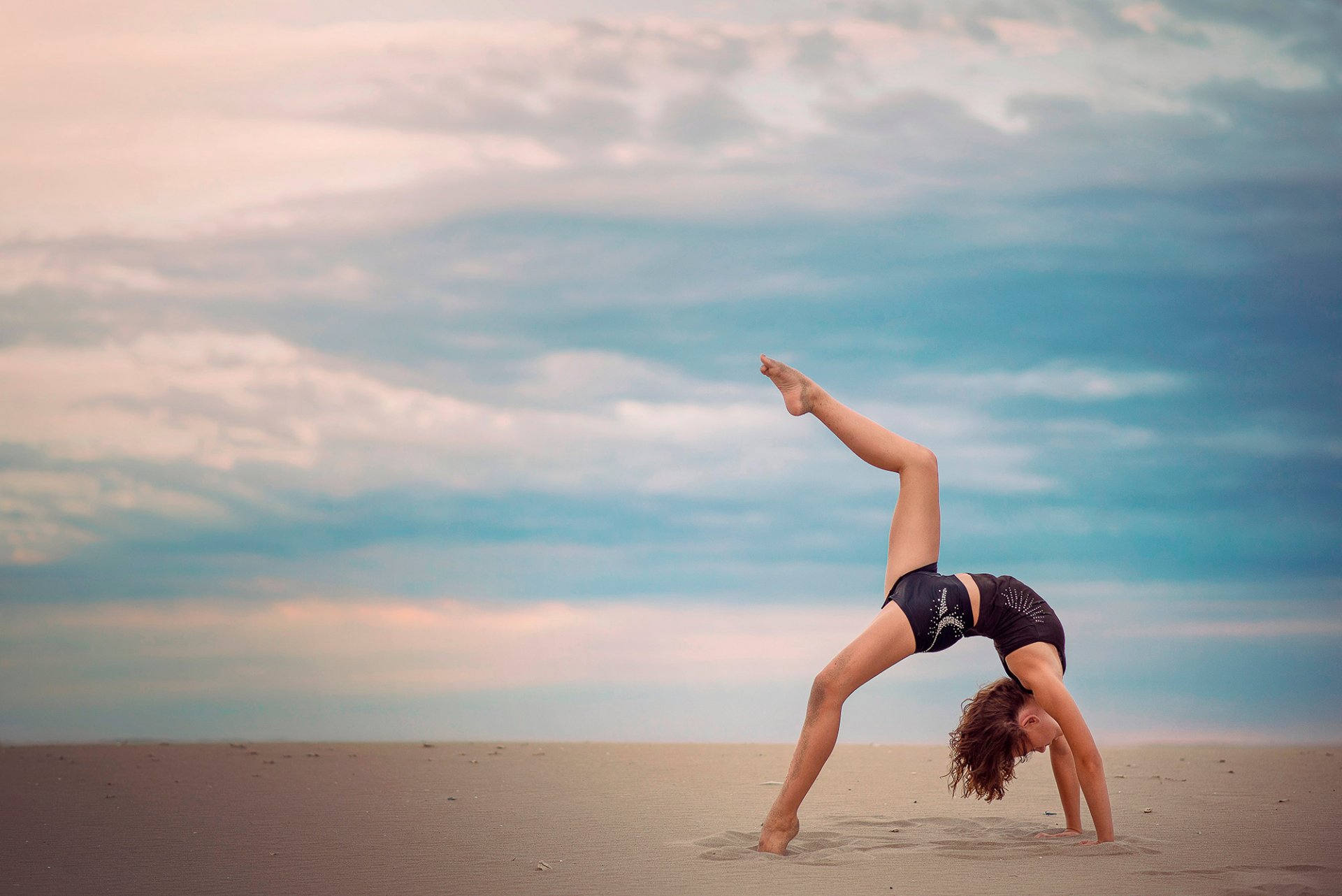 alyssa gymnast sand graz sky