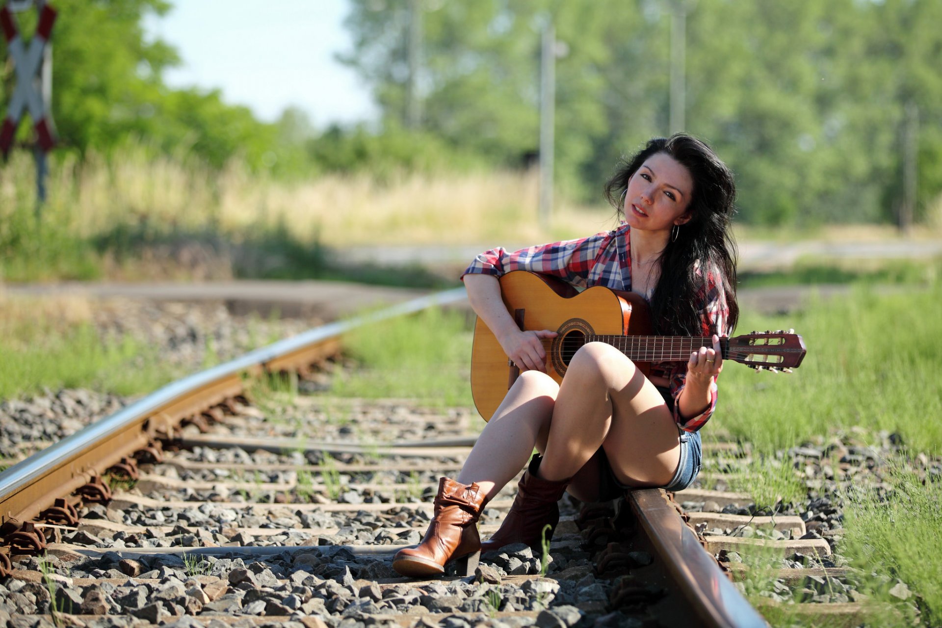 mädchen gitarre schienen stimmung