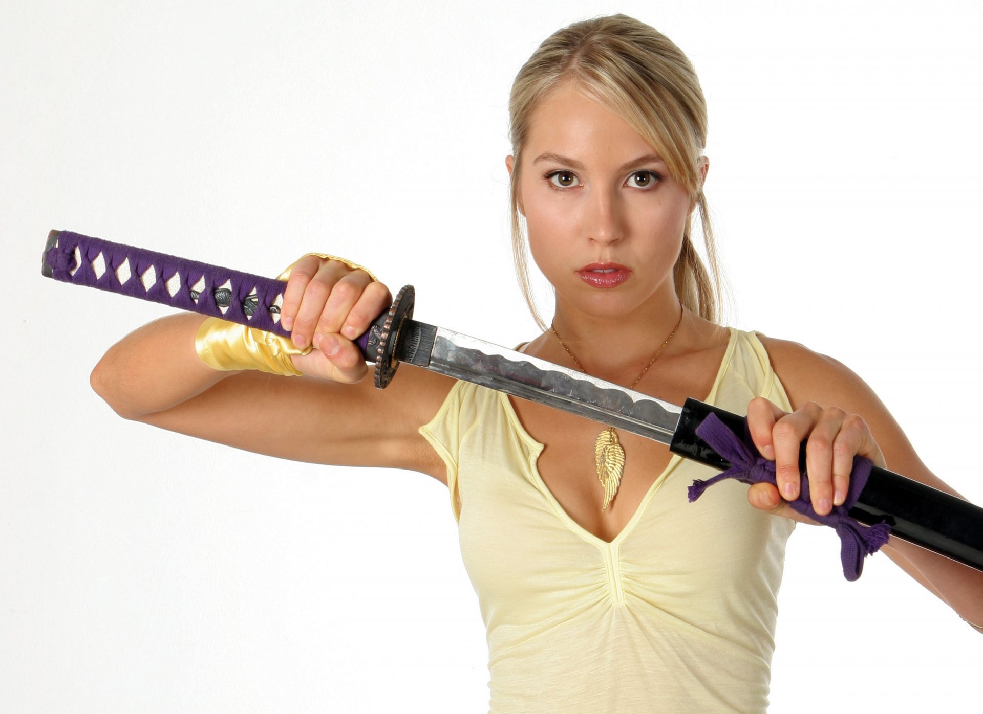 arah carter blonde sword doa