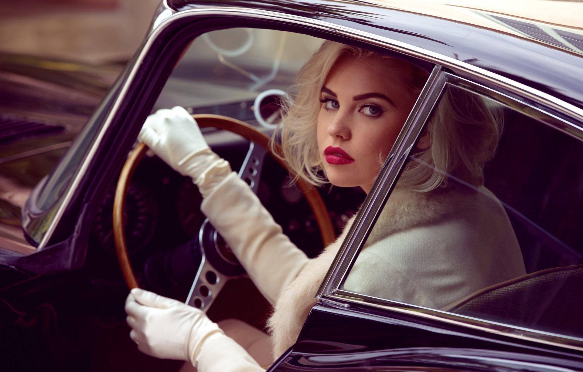 kayslee collins rubia modelo playboy chica cara retrato labios ojos coche retro estilo