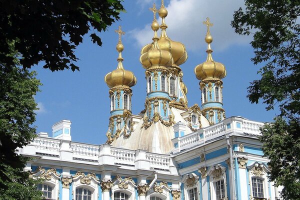 Image of a temple in a clear sky