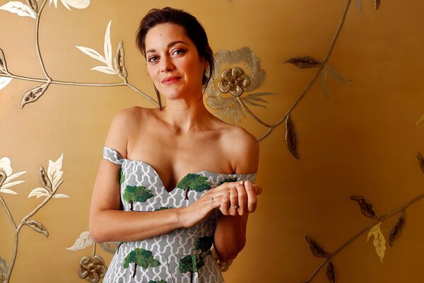 Photo shoot by Marion Cotillard in English style