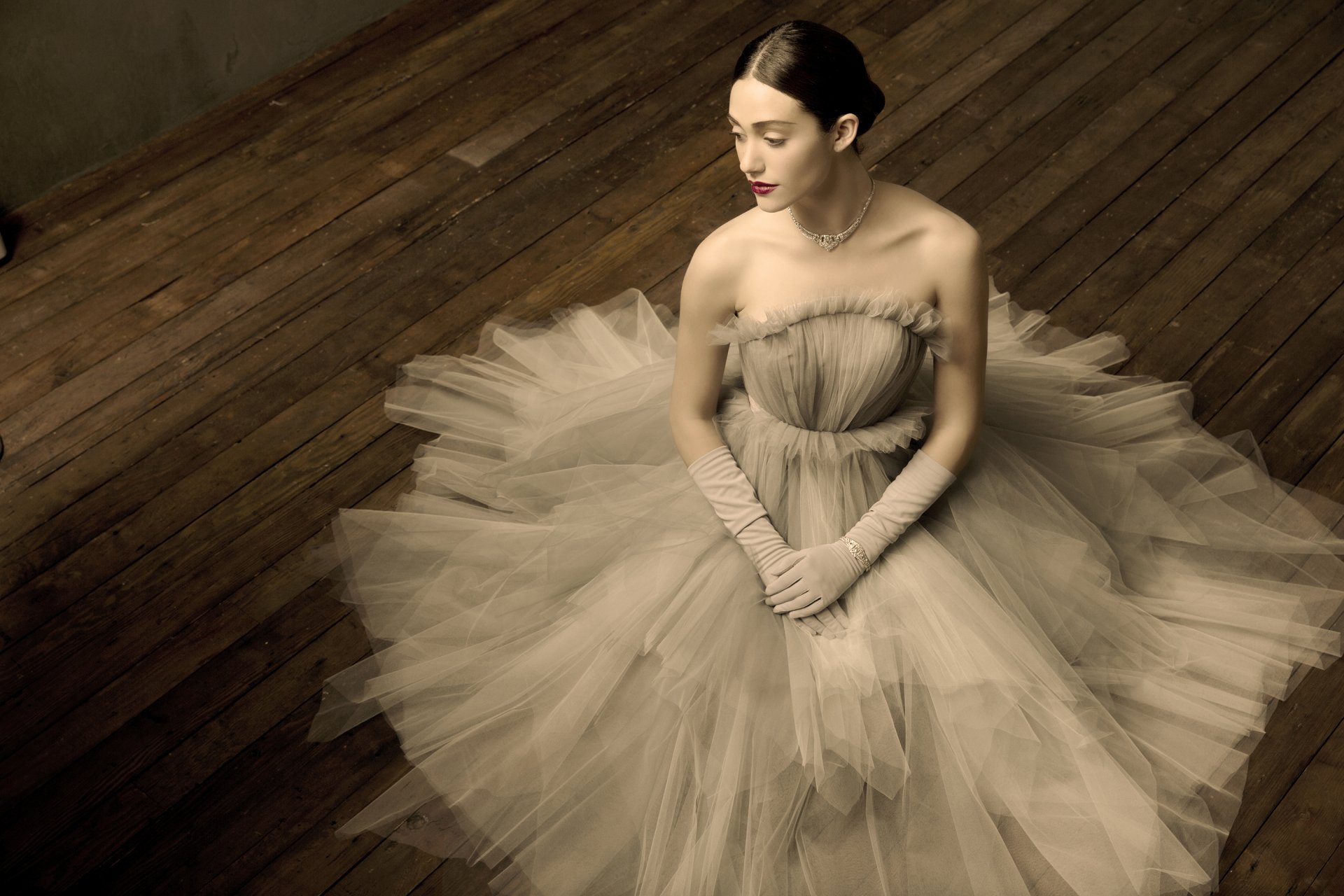 emmy rossum fille actrice chanteuse robe pose