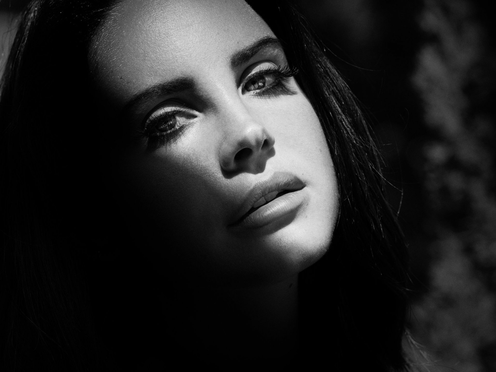 lana del rey singer girl face black and white