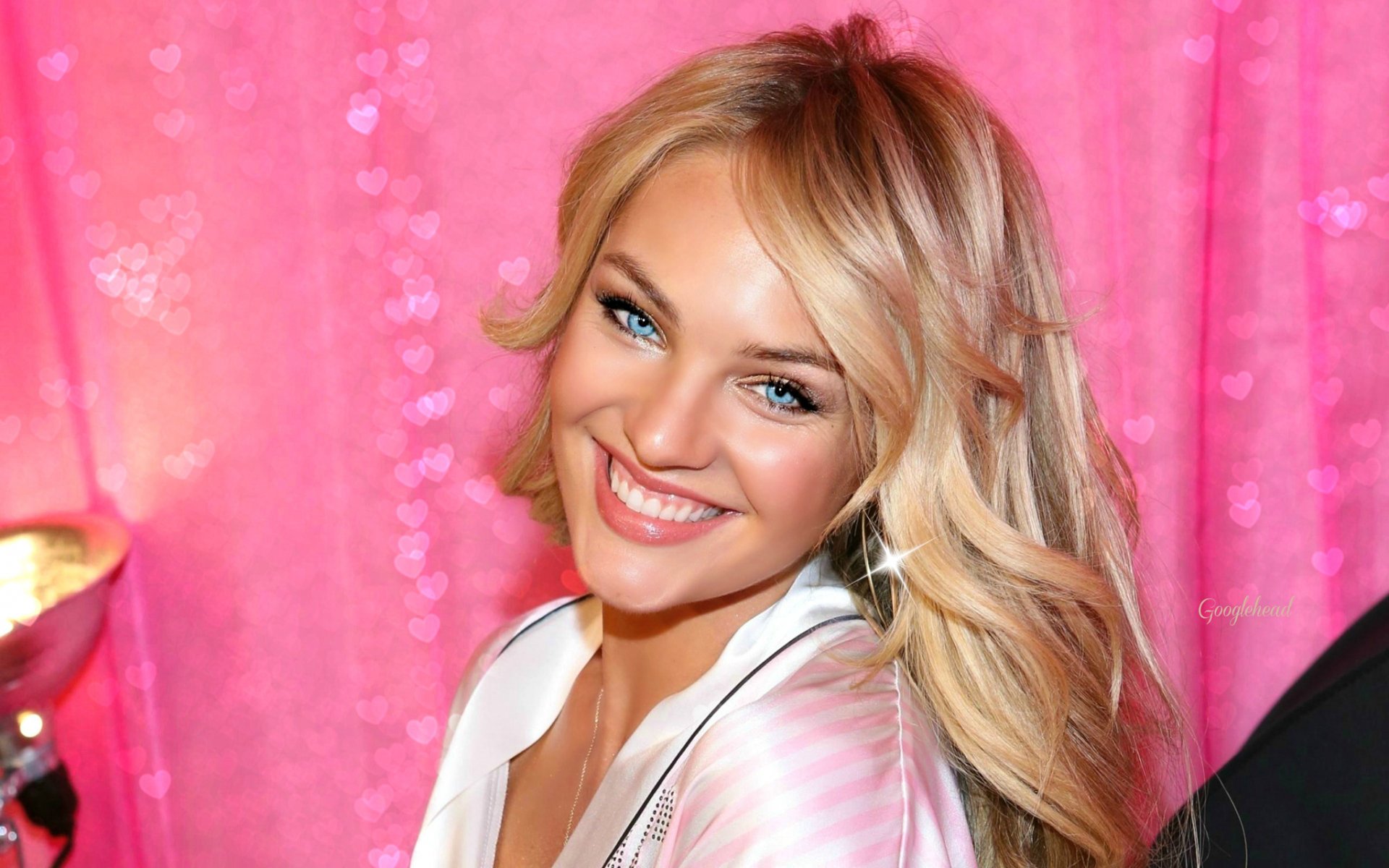 candice swanepoel bionda modello sorriso