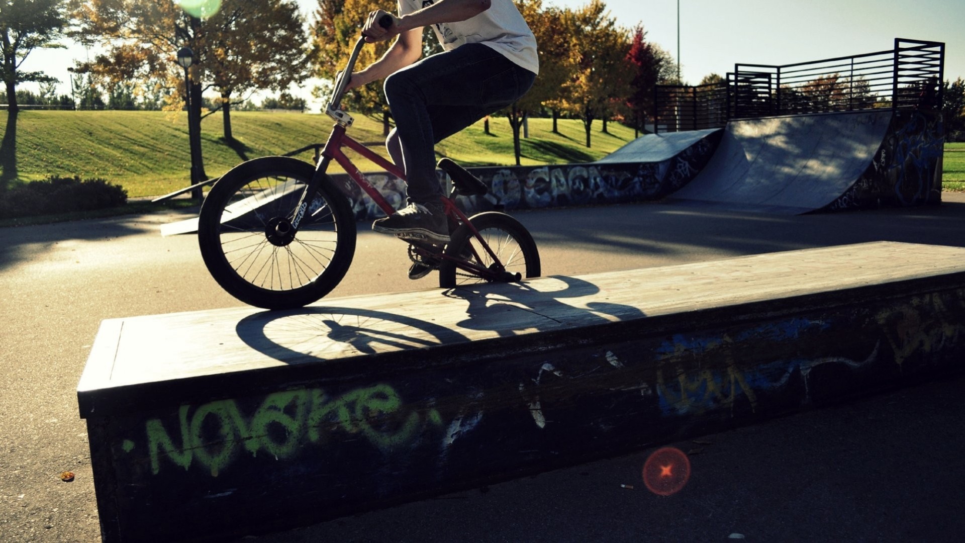 vélo neige vers le bas skate park homme sport