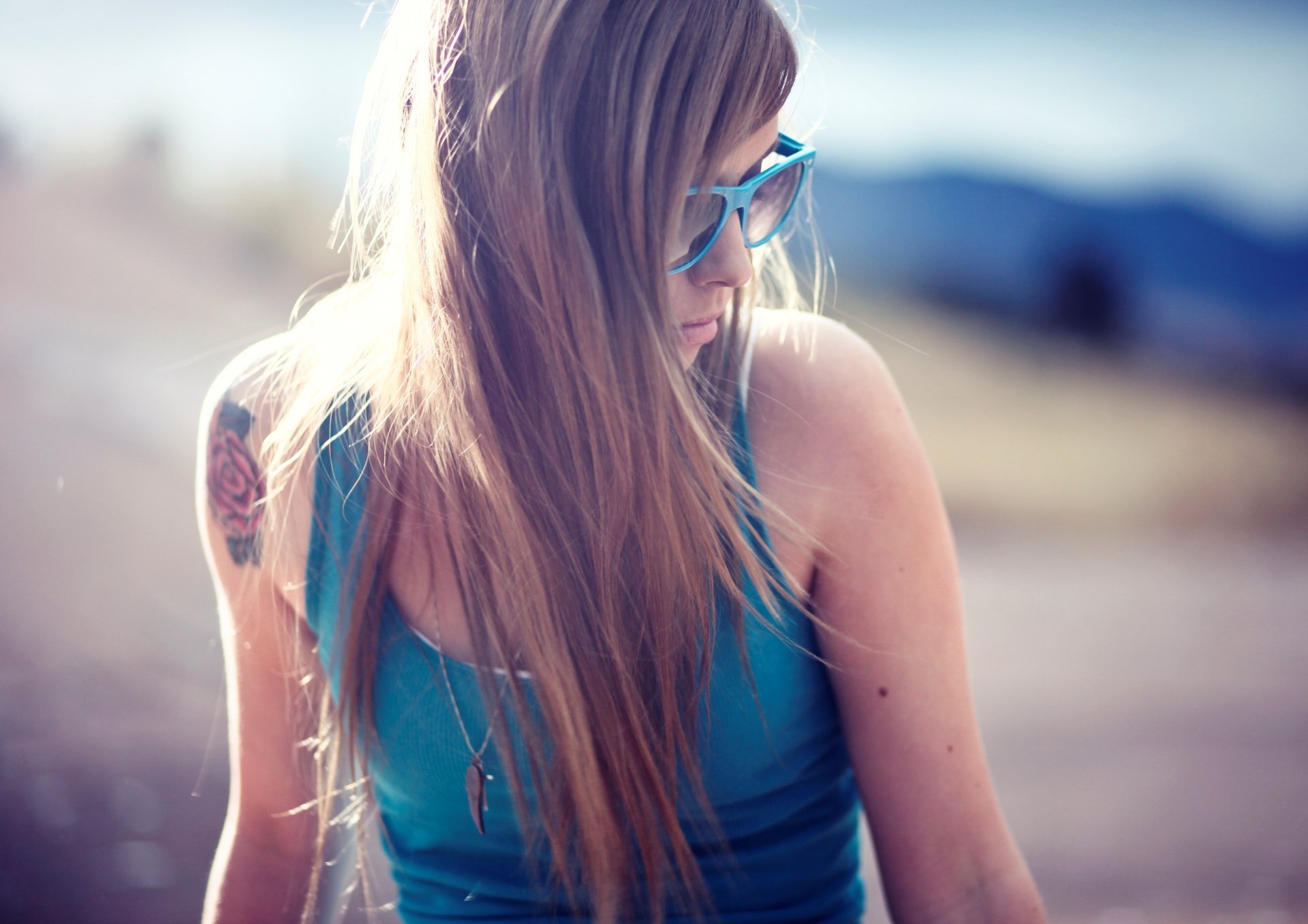 teravena sugimoto mädchen brille blick tattoo