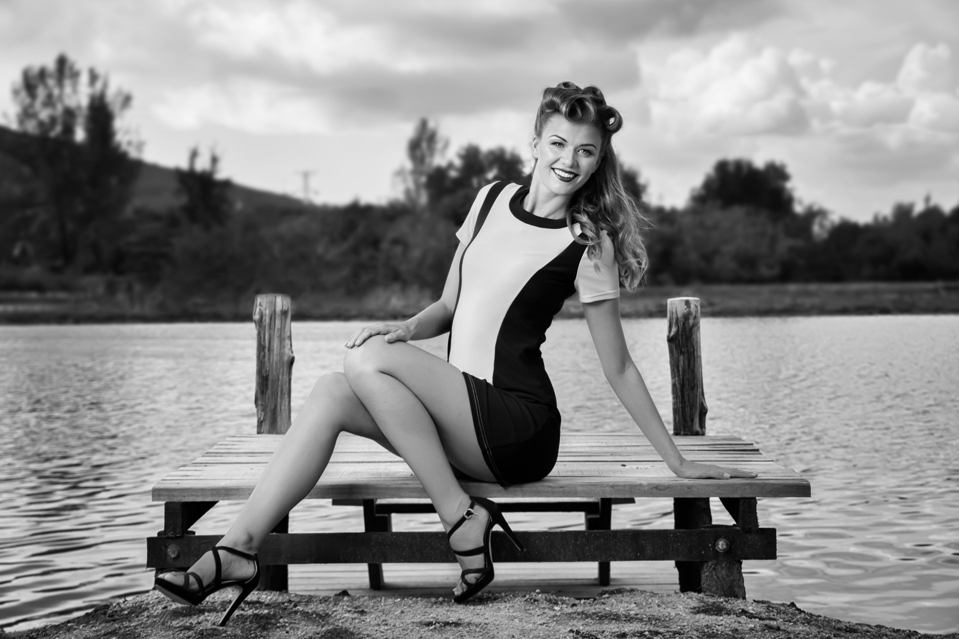 fille taquiner pin up blonde