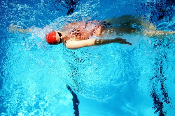 A swimmer girl trains in the pool