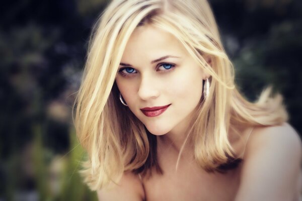 Reese Witherspoon , sharp eyes